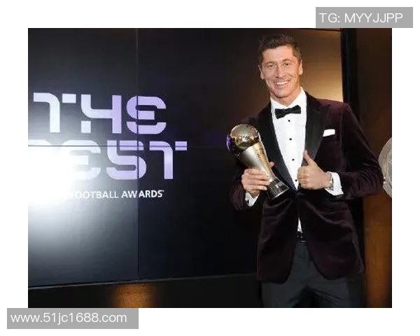 C罗与莱万谁才是当今足坛最佳前锋的真正王者之争