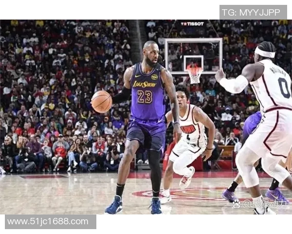 火箭队与雷霆队激战正酣超清画面尽显精彩瞬间 火箭队与雷霆队激战正酣超清画面尽显精彩瞬间